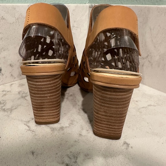 Vince Camuto "Deverly" cutout nubuck heeled sandals Size 8 New in Box - Picture 4 of 8